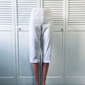3/$25 ST. JOHN’S BAY White Capris Size 14